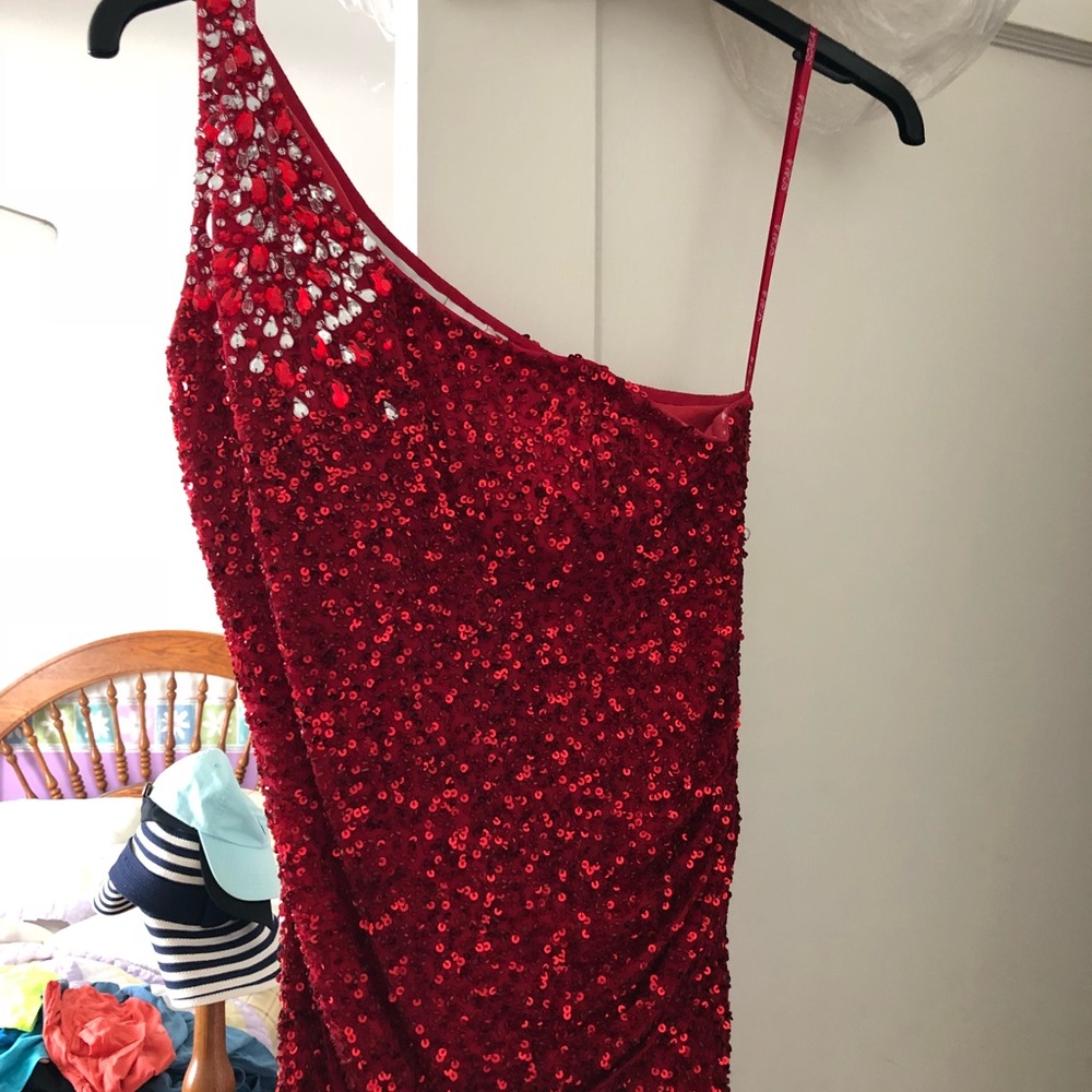 Gown In Excellent Condition And Only Worn Once - image 3